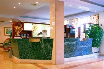El Lago Hotel 3*